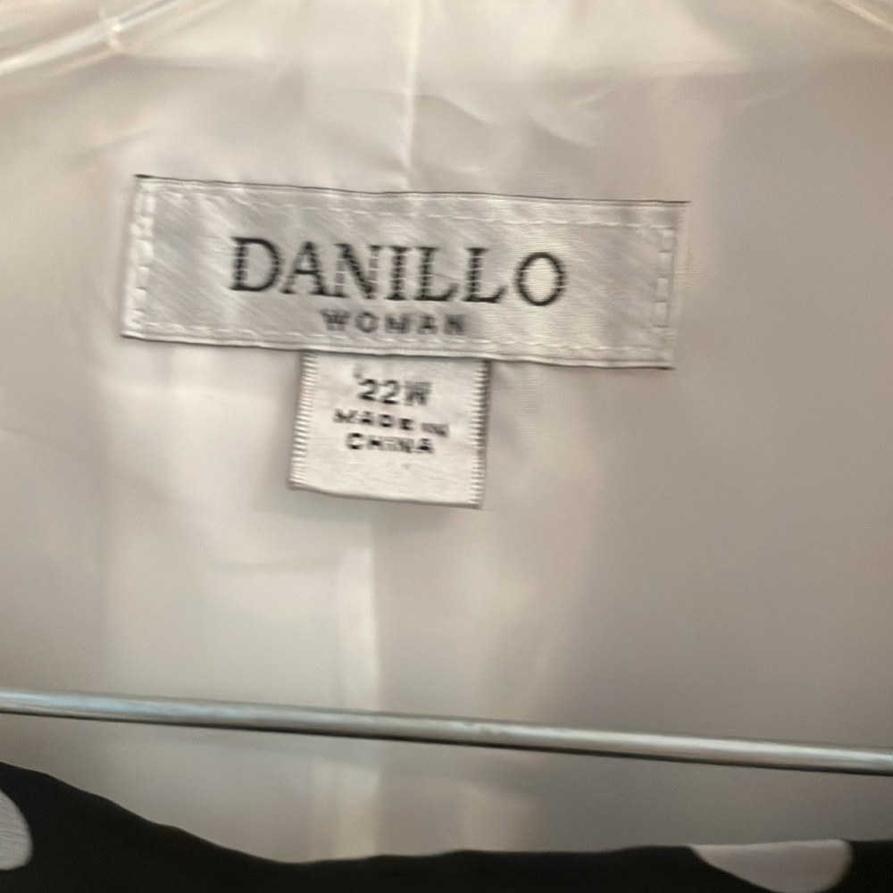 Suit Solid White Jacket With Polka Dot Skirt. - image 2